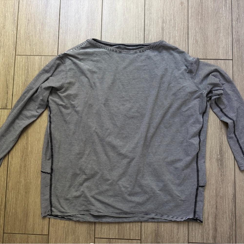 Lulu Lemon Back in Action navy stripe medium stretch long sleeve top..like new